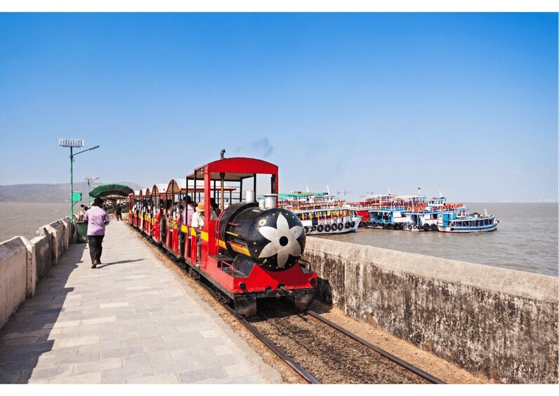 Picture 3 for Activity From Colaba: Half-Day Sightseeing Tour with Elephanta Caves