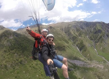 Georgia: Paragliding tandem flight in Gudauri with video