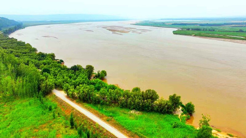 Zhengzhou: Private Tour to Shaolin Temple and Yellow River