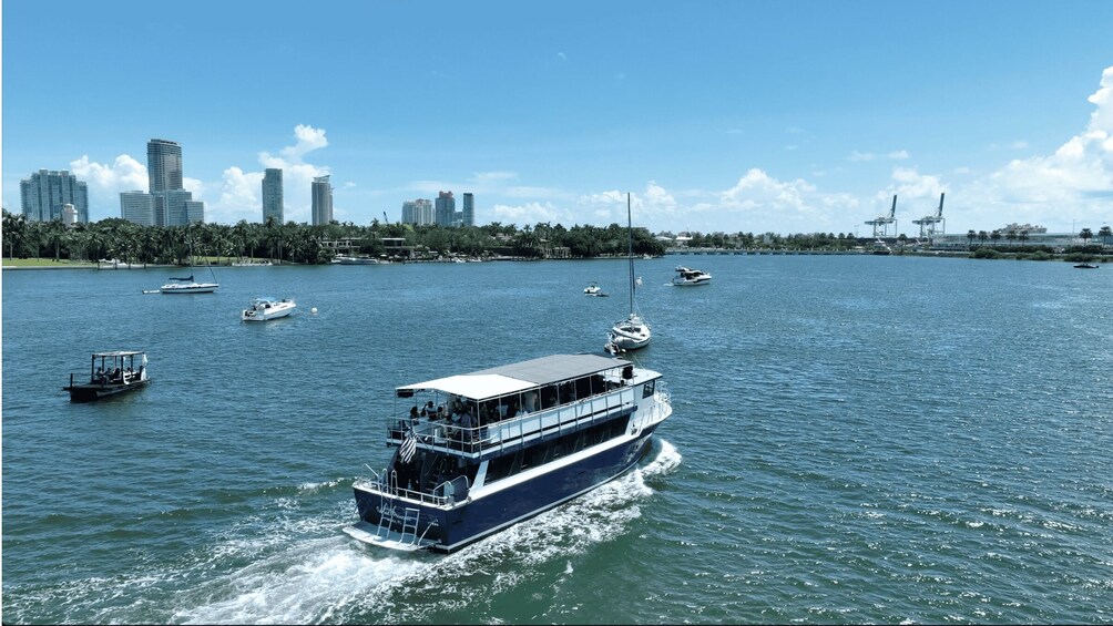 Picture 6 for Activity Miami: Biscayne Bay Millionaire's Row Boat Tour