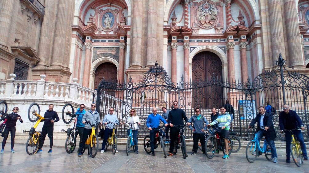 Malaga: Private City Highlights Bike Tour with Old Town