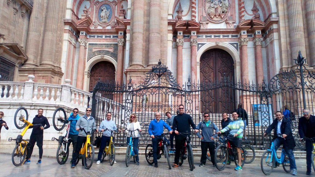 Malaga: Private City Highlights Bike Tour with Old Town