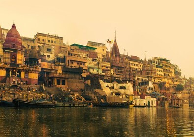 Ganztägige geführte Stadtrundfahrt durch Varanasi im AC-Wagen mit einem Ein...