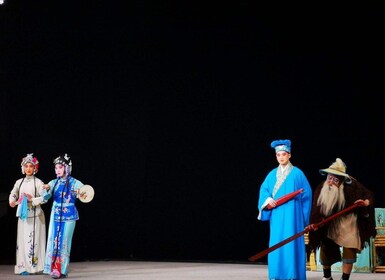 Sichuan opera show at JinJiang theatre