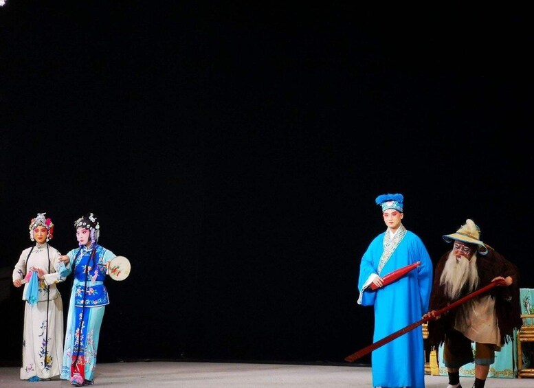 Sichuan opera show at JinJiang theater