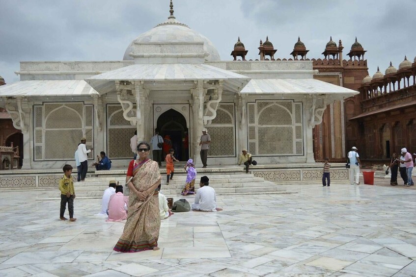 Picture 3 for Activity Book Official Tour Guide for Fatehpur Sikri.