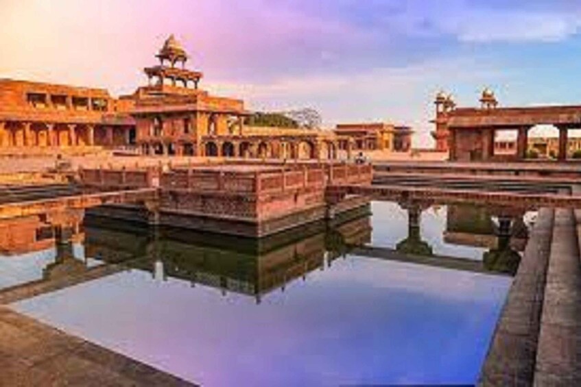 Book Official Tour Guide for Fatehpur Sikri.