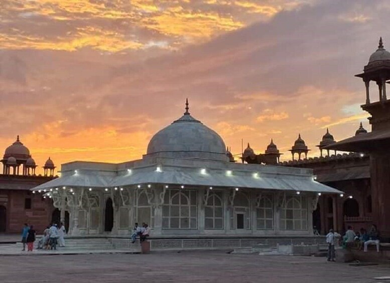 Picture 4 for Activity Book Official Tour Guide for Fatehpur Sikri.