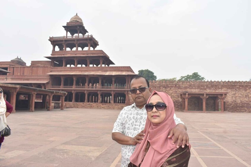 Picture 1 for Activity Book Official Tour Guide for Fatehpur Sikri.