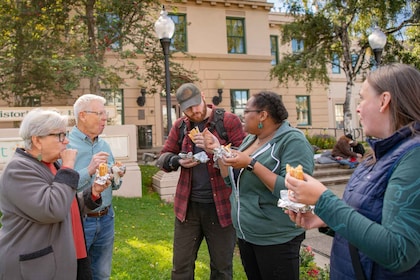 Anchorage : Promenade gastronomique et historique dans le centre-ville excu...