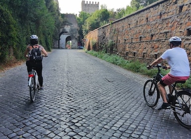 Rome: Appian Way Private E-Bike Tour with Roman Underground