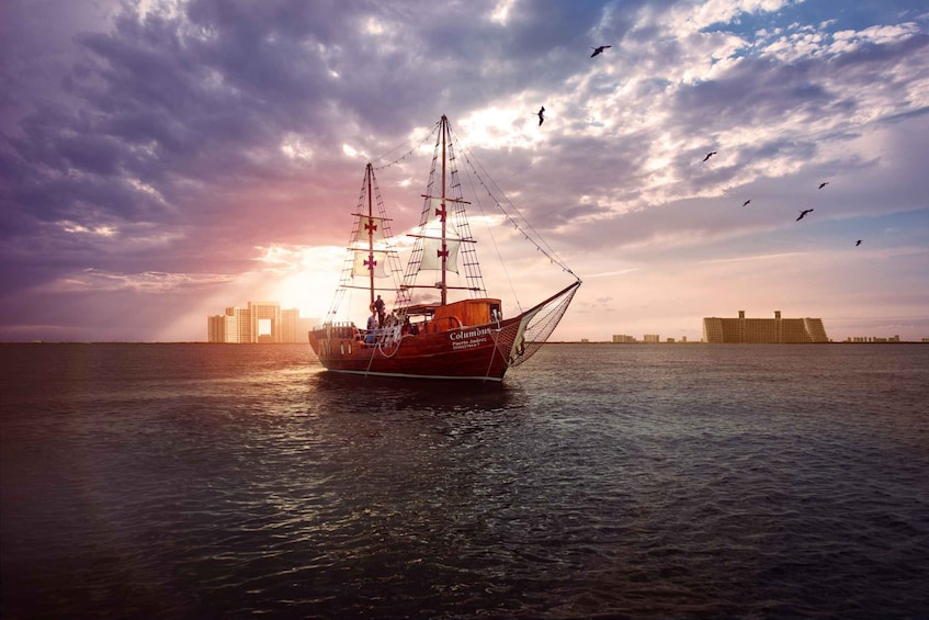 Picture 3 for Activity Cancún: Columbus Dinner Cruise and Sky Wheel Pass Go