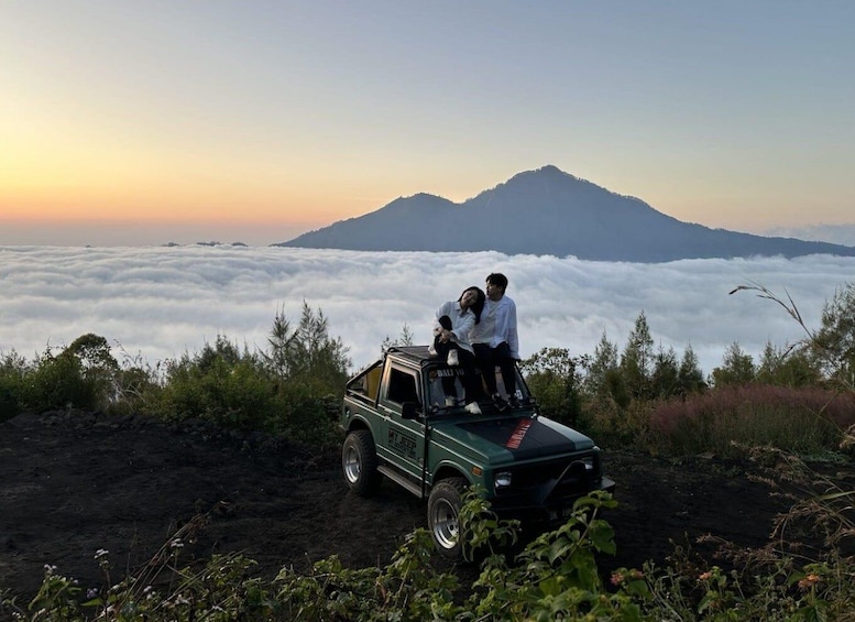 Batur: Jeep Sunrise, Ubud Waterfall, Ubud Coffee Plantation