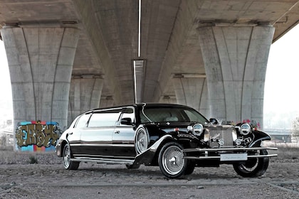 Prague: 1-Hour Vintage Limousine Rental