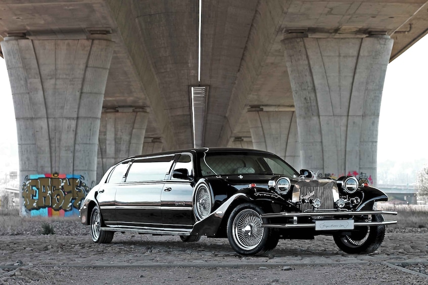 Prague: 1-Hour Vintage Limousine Rental