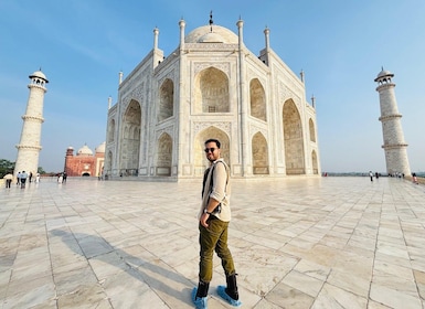 From Delhi: Private Taj Mahal & Agra Tour with 5-Star Lunch