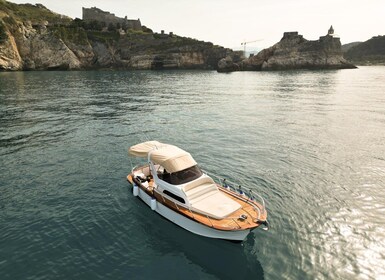 From La Spezia: Cinque Terre Boat Tour with Lunch and Drinks