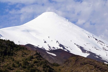 Puerto Montt: Osorno Volcano and Petrohué Falls Guided Tour