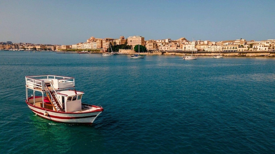 Syracuse: Ortigia Island Boat Tour with Lunch and Wine