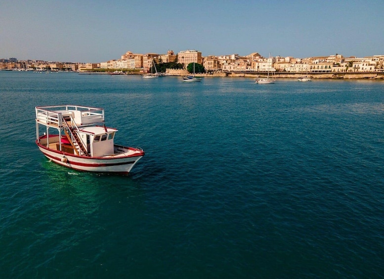 Syracuse: Ortigia Island Boat Tour with Lunch and Wine
