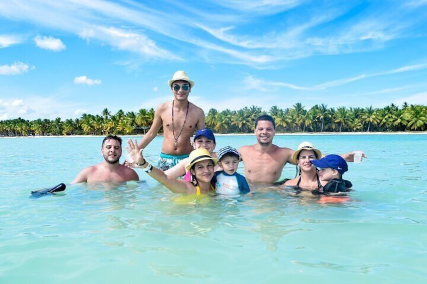 Full-Day Saona Island Tour from Punta Cana and Bayahibe with Lunch and Drinks