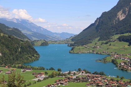 Swiss Tur Sehari Pribadi dengan mobil dengan jarak tempuh tak terbatas