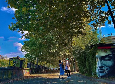 Tbilisi: Hidden Gems Walking Tour with Food & Wine Tastings