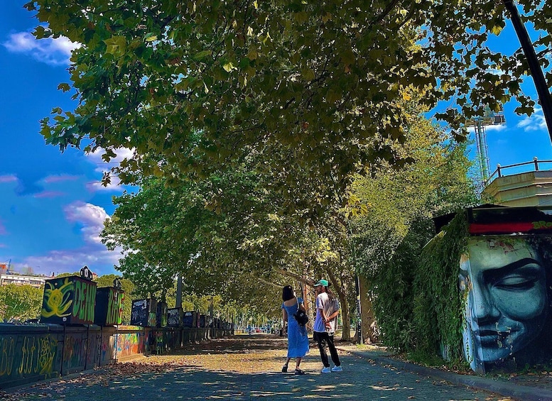 Tbilisi: Hidden Gems Walking Tour with Food & Wine Tastings