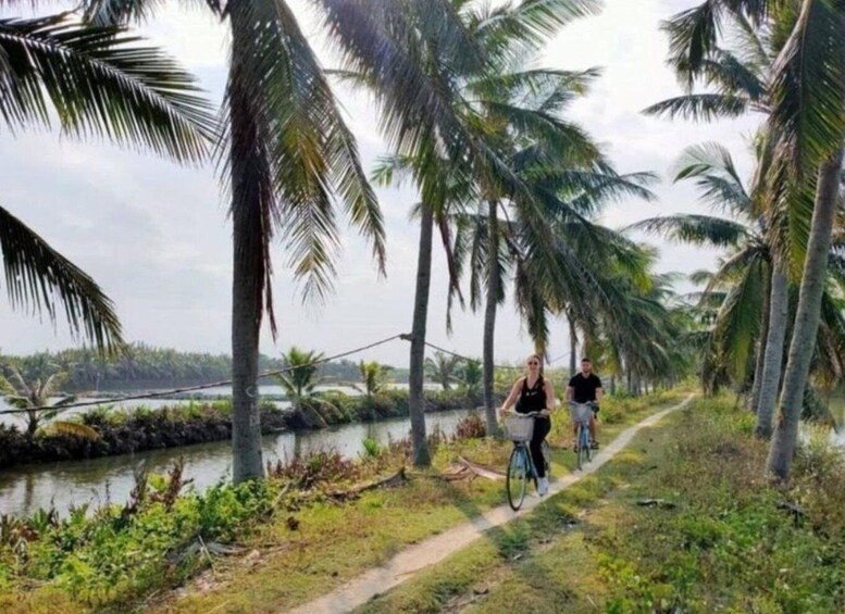 Hoi An : Basket Boat & Farming and Cooking Class in Tra Que