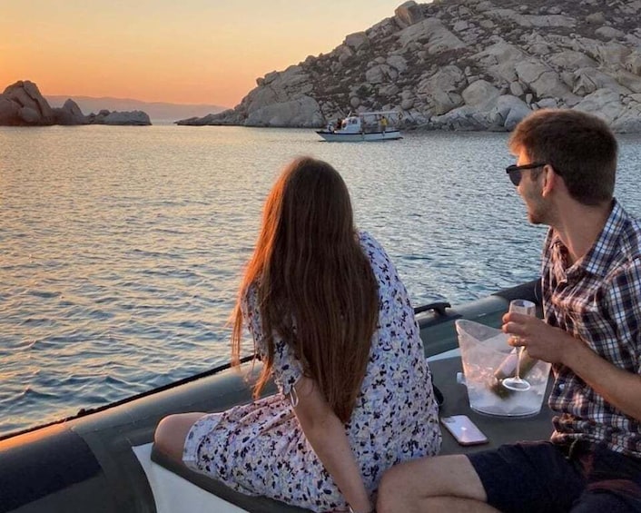 Naxos: Private Sunset Boat Tour with Fruit and Champagne