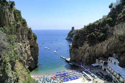 Desde Praiano: crucero privado guiado por la costa de Amalfi con bebidas