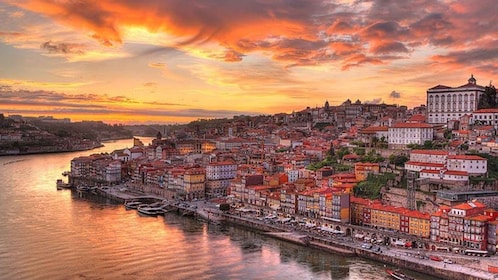 From Porto:Private Transfer to Lisbon w/stops until 3 cities