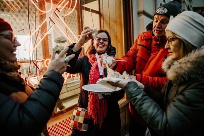Bekroonde Praagse avondtour met eten en drinken in de oude binnenstad
