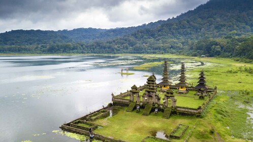 Bali : Trek des cascades de Munduk, lacs jumeaux et temple excursion