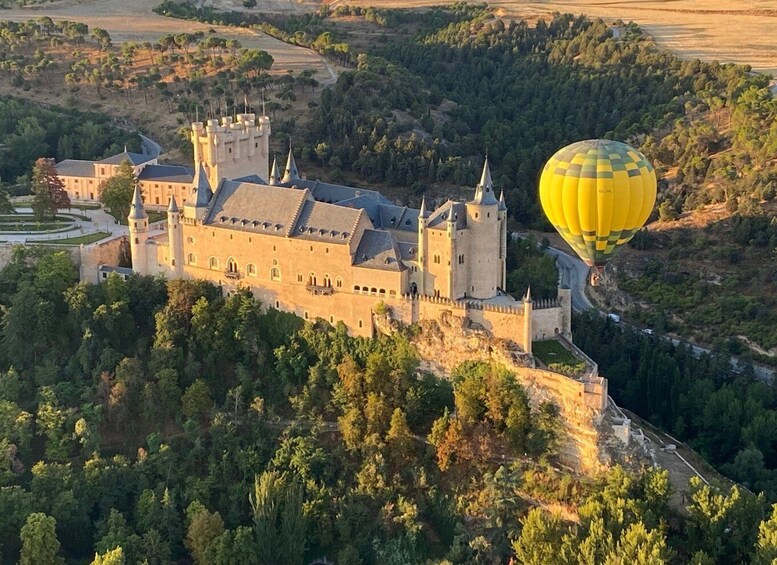 Picture 1 for Activity Segovia: Hot Air Balloon Ride with Picnic and Activity Video