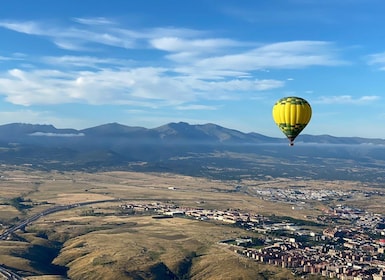 Segovia: Hot Air Balloon Ride with Picnic and Activity Video