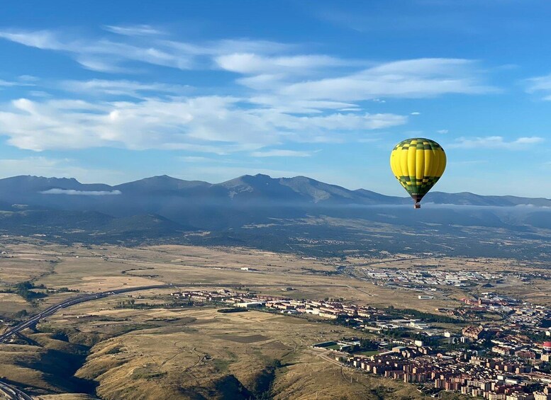 Segovia: Hot Air Balloon Ride with Picnic and Activity Video