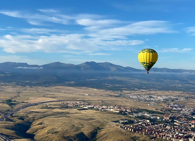 Segovia: Hot Air Balloon Ride with Picnic and Activity Video