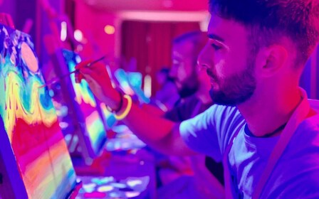 Valencia: Taller de pintura fluorescente y vino