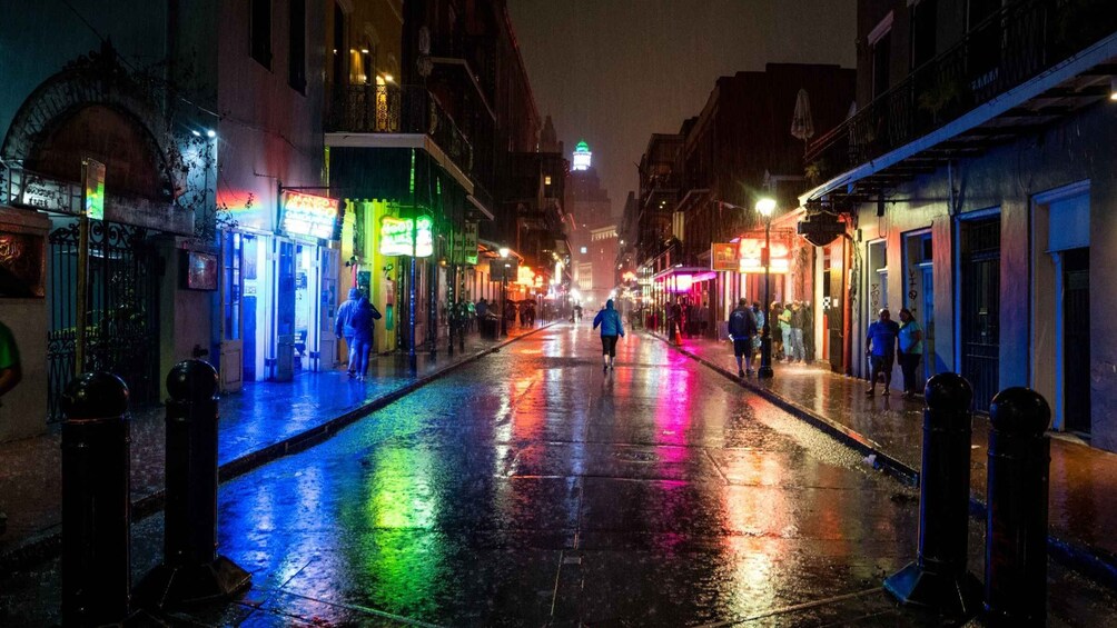 Self Guided Audio Ghost Tour in New Orleans in 6 Languages