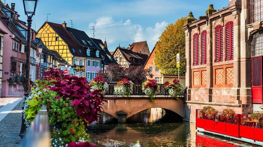 Colmar: Capture the most Photogenic Spots with a Local