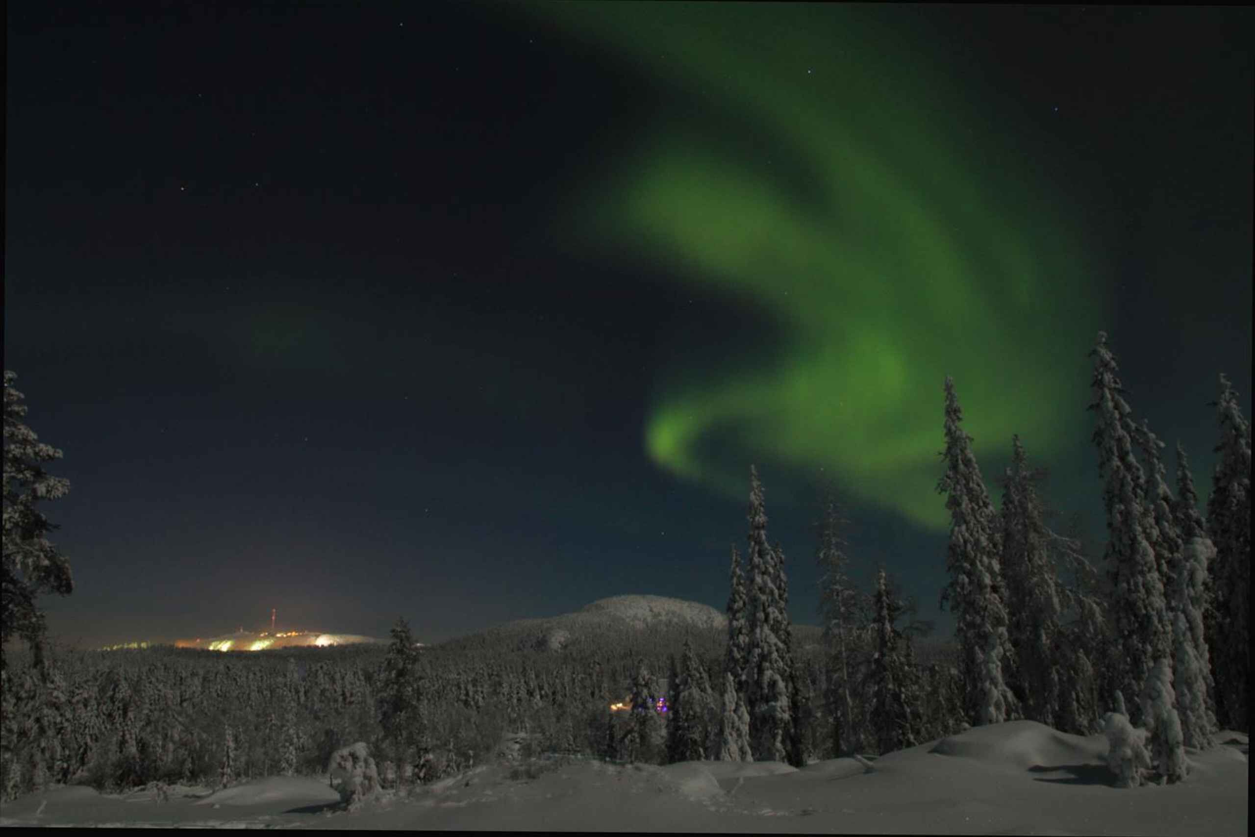 Ruka: Searching for the northern lights with snowshoes