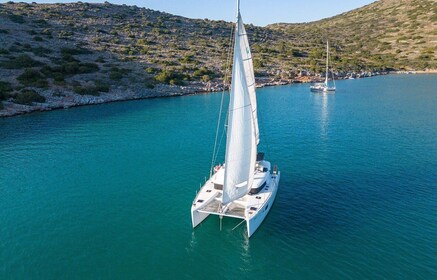 Agios Nikolaos: Privé Catamaran Cruise met Maaltijd & Drankjes