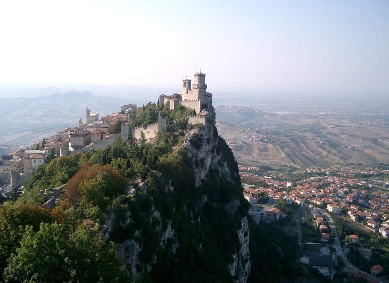 Picture 1 for Activity San Marino: Guided Tour with toast & Sunset