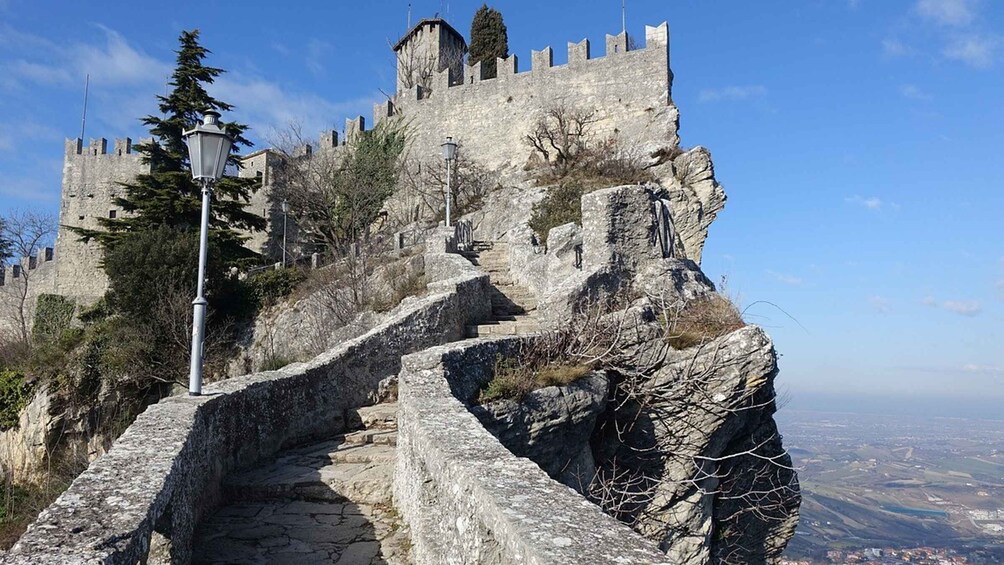 Picture 3 for Activity San Marino: Guided Tour with toast & Sunset