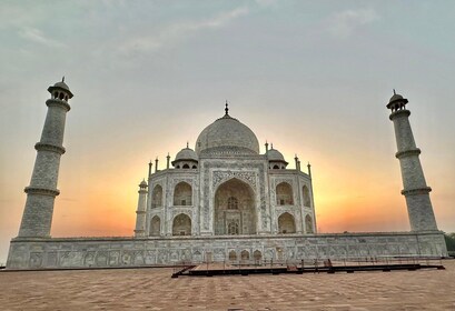 Agra:Agra's Masterpieces: Guided Tour of Taj Mahal and Agra