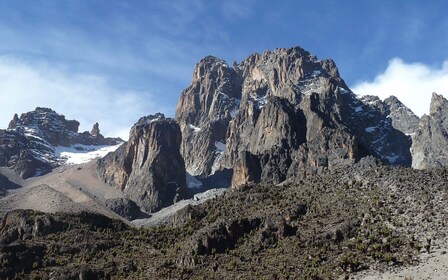 Monte privado. Excursión de senderismo por Kenia