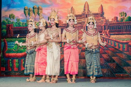 Siem Reap: Dinner and Traditional Show with Hotel Transfer