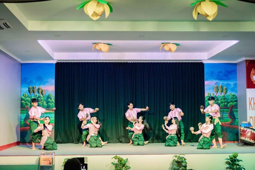 Picture 2 for Activity Siem Reap: Dinner and Traditional Show with Hotel Transfer