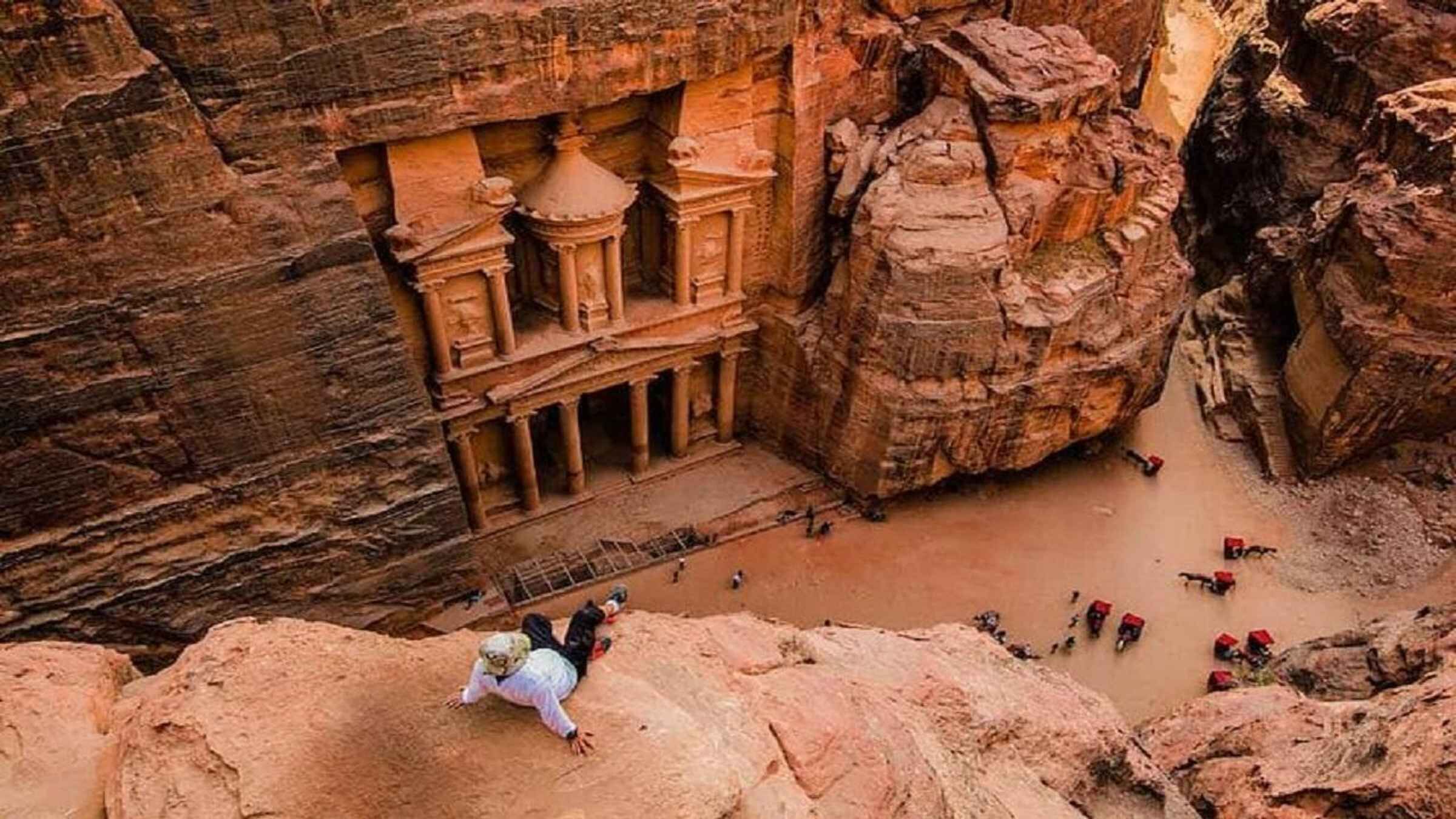 From Amman: Petra & Wadi Rum Private or group Day Tour